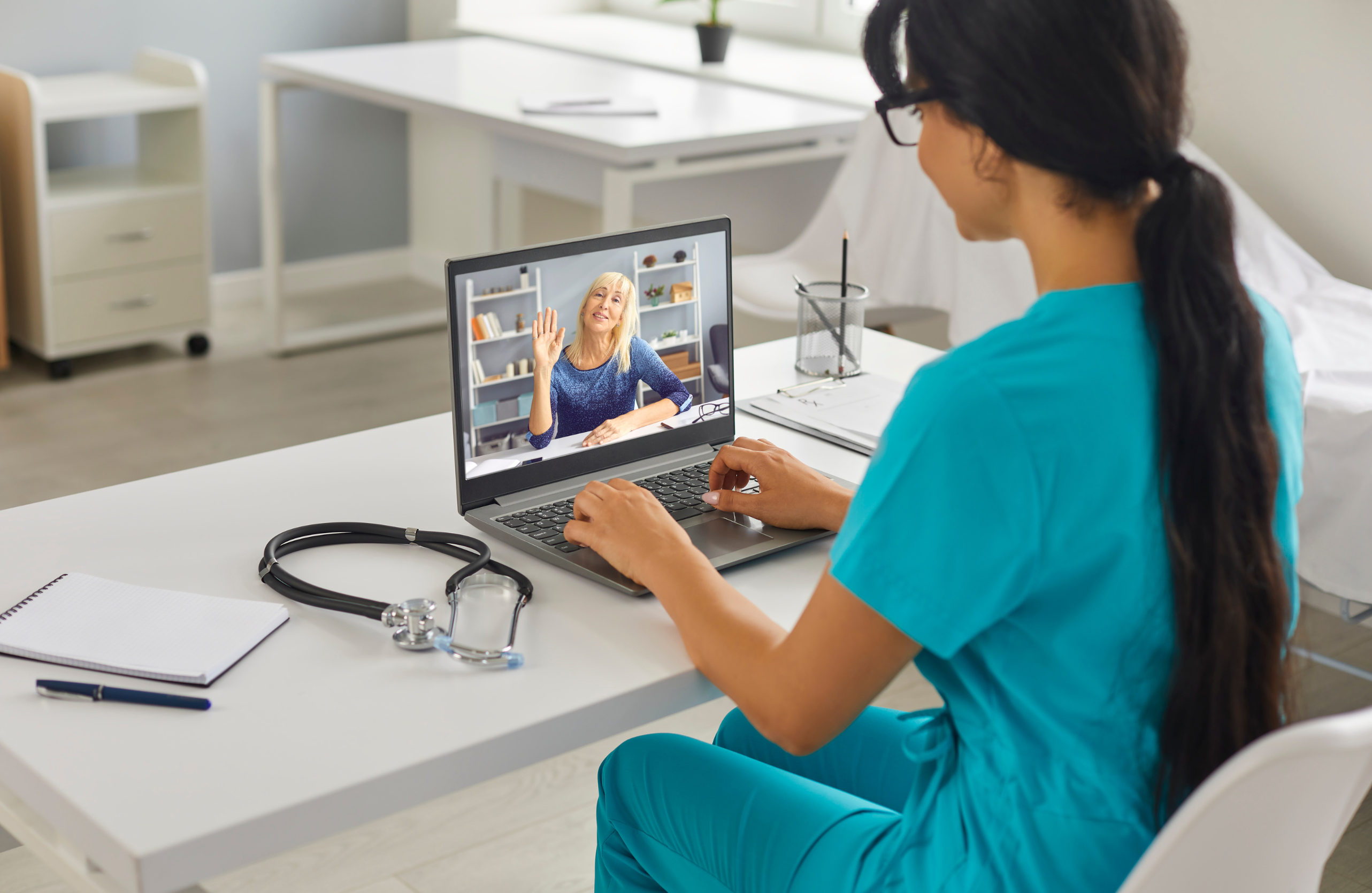 Healthcare-Professional-CuddleCo-CuddleBlanket-Virtual-online-training.png